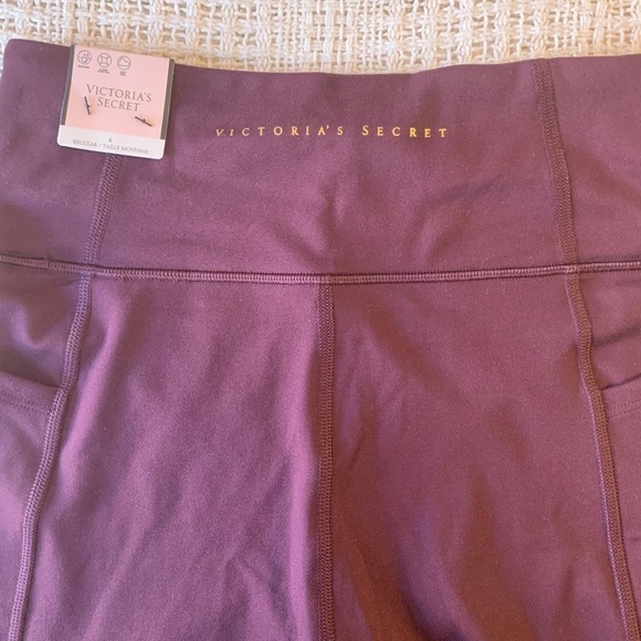 Victoria's Secret Incredible Essential Legging New With Tags 6 Regular (1276) - Picture 5 of 11